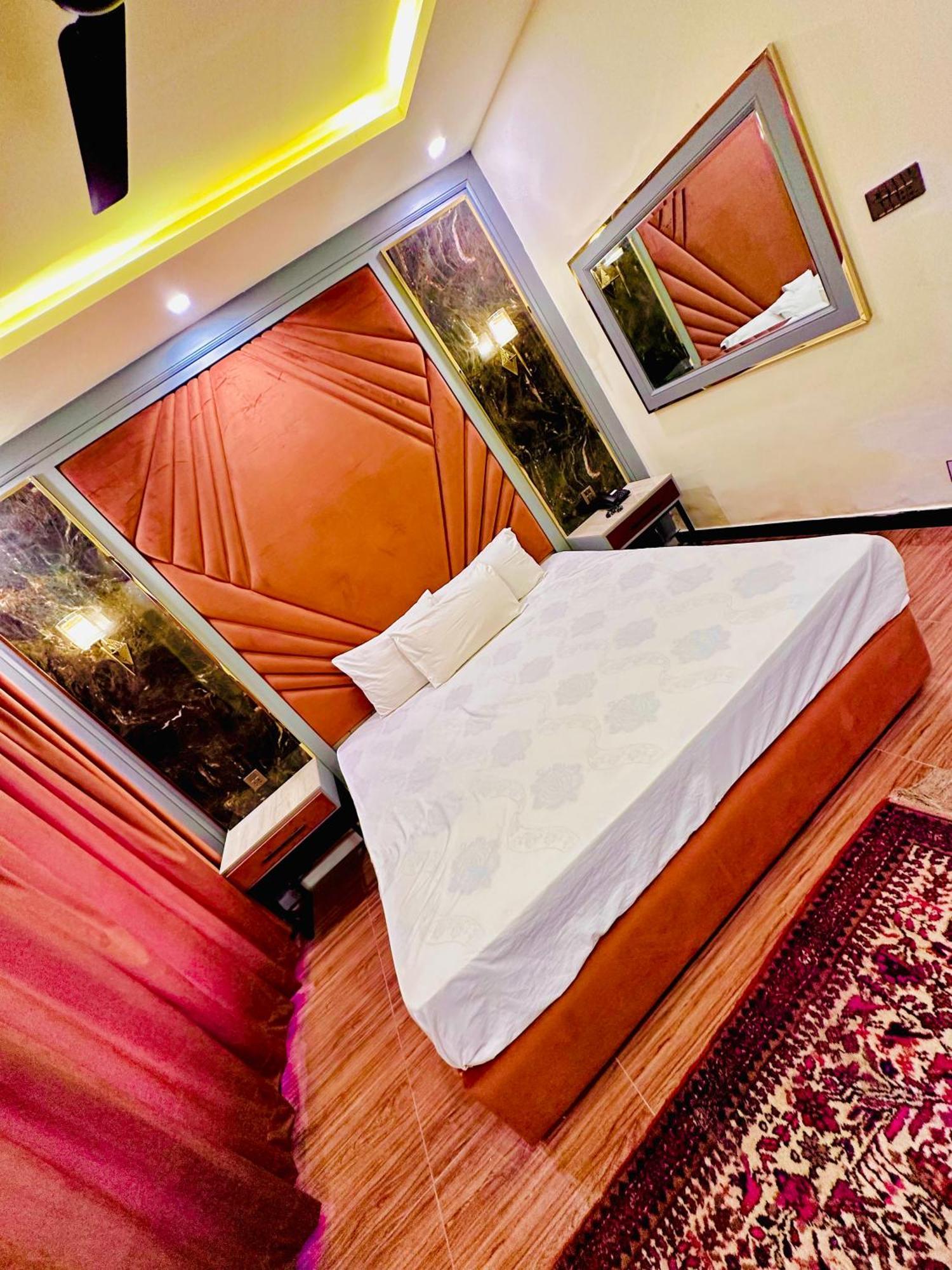 Blue Moon Continental Hotel อิสลามาบัด ภายนอก รูปภาพ