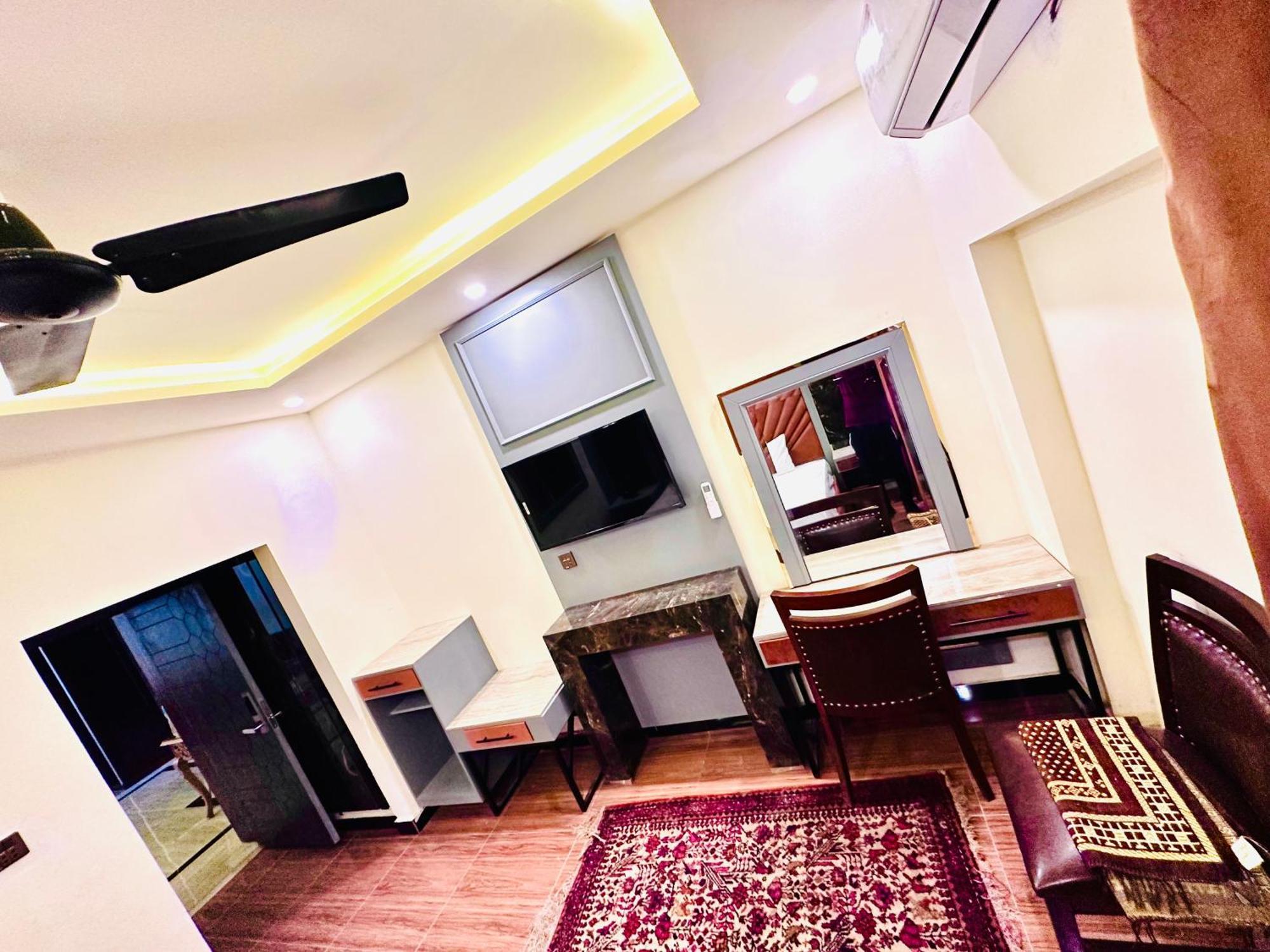 Blue Moon Continental Hotel อิสลามาบัด ภายนอก รูปภาพ