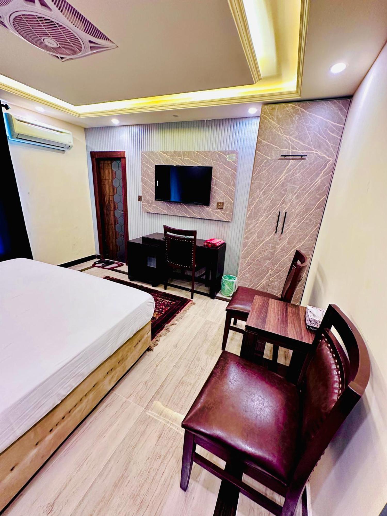 Blue Moon Continental Hotel อิสลามาบัด ภายนอก รูปภาพ