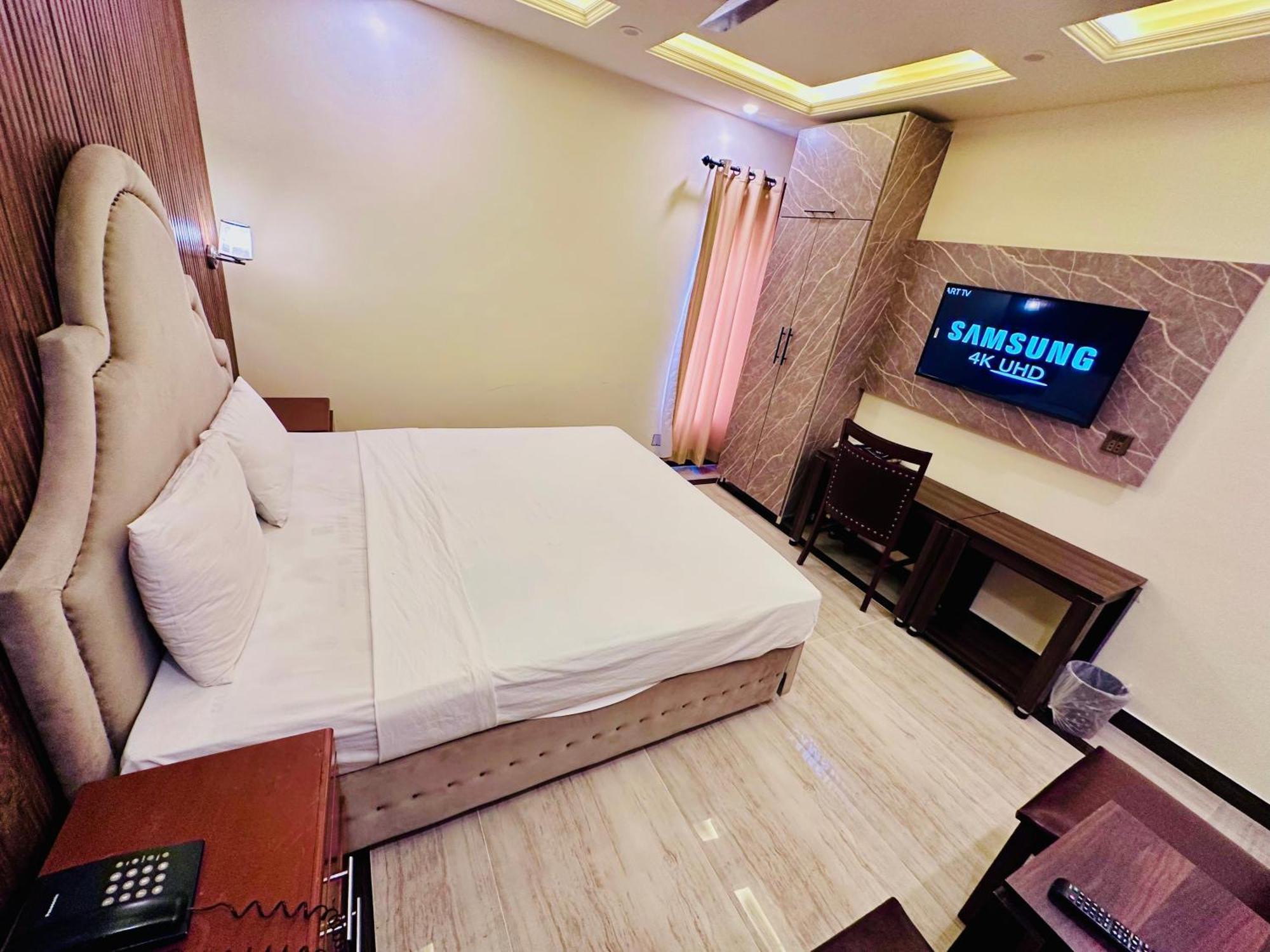 Blue Moon Continental Hotel อิสลามาบัด ภายนอก รูปภาพ